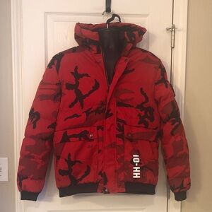 Bold Red Camo Men's Puffer Jacket